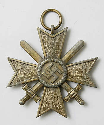 WWII ドイツ軍、剣付き第二級戦功鉄十字章（リボン＆袋付き）/実物・未使用