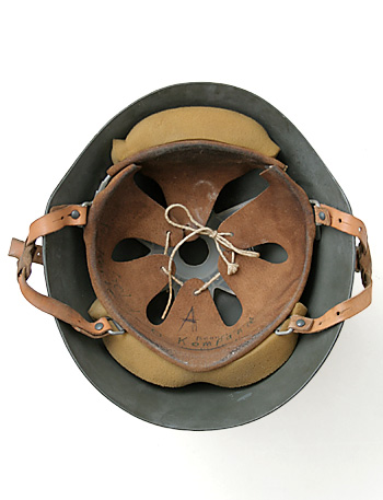 東ドイツ NVA(人民軍) パレード用プラスチックヘルメット/後期型(BII