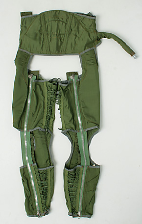 ソ連空軍 VKK-6M 高高度与圧服耐Gスーツ 宇宙服 旧ソ連軍 旧ソ連？ 高高度フライトスーツ VKK-6M - 三丁目の飛行機屋