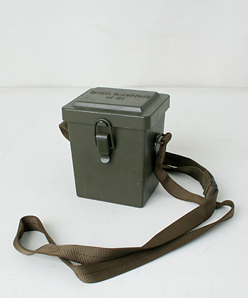 US(米軍) M 81 OD キャリング・ケース/メタル製/ストラップ付/実物・極上