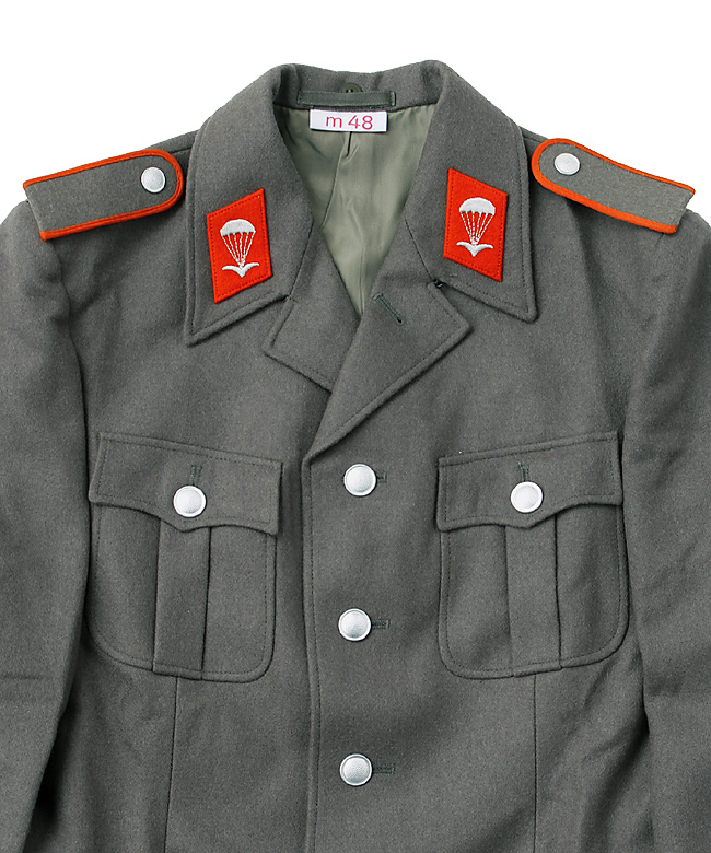 東ドイツ軍　兵用ウールコート　兵用肩章、紐、ボタン付き